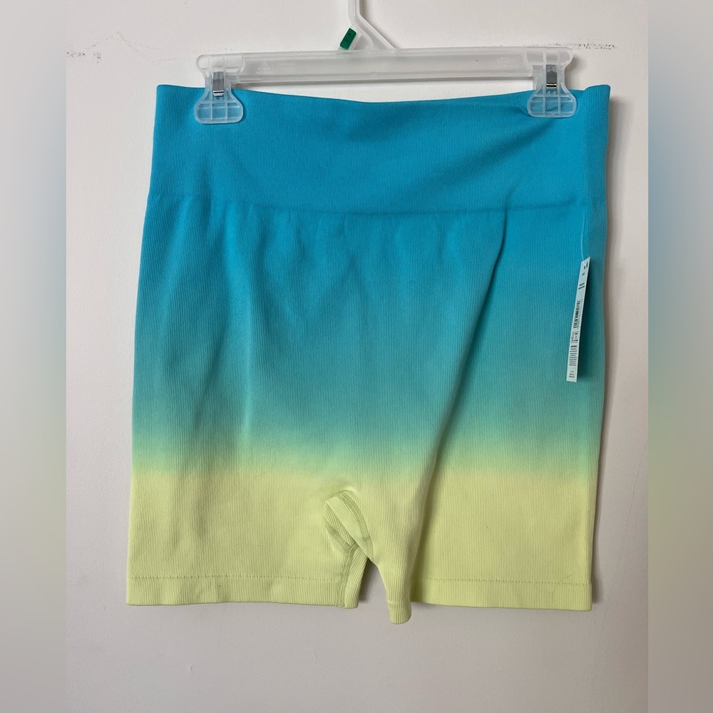 Colourful Stretch Workout Set. - Picture 2 of 7